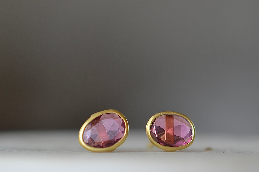A new and smaller version of Pippa Small Classic Stud studs earrings in pink tourmaline and 18k yellow gold.