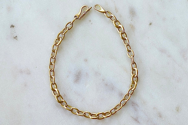 City Links Extra Small bracelet by Marian Maurer is a link bracelet is made out of basic links in Marian's signature smooth and silky 18k yellow gold with satin finish. This bracelet&nbsp; has a hook and eye closure with a safety to stay on forever. Handcrafted in Brooklyn.