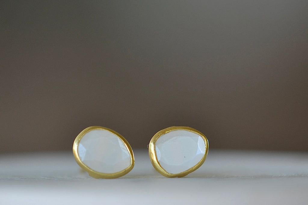 A new and smaller version of Pippa Small Classic Stud studs earrings in moonstone and 18k yellow gold.