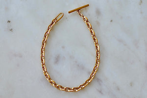 XS Knife Edge Link Bracelet by Lizzie Mandler is an extra small knife edge oval links chain bracelet is made out of same size clips in yellow gold with a toggle closure. Handmade in Los Angeles.