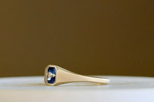 Side view of Ceylon Sapphire Signet by Elizabeth Street Jewelry. 