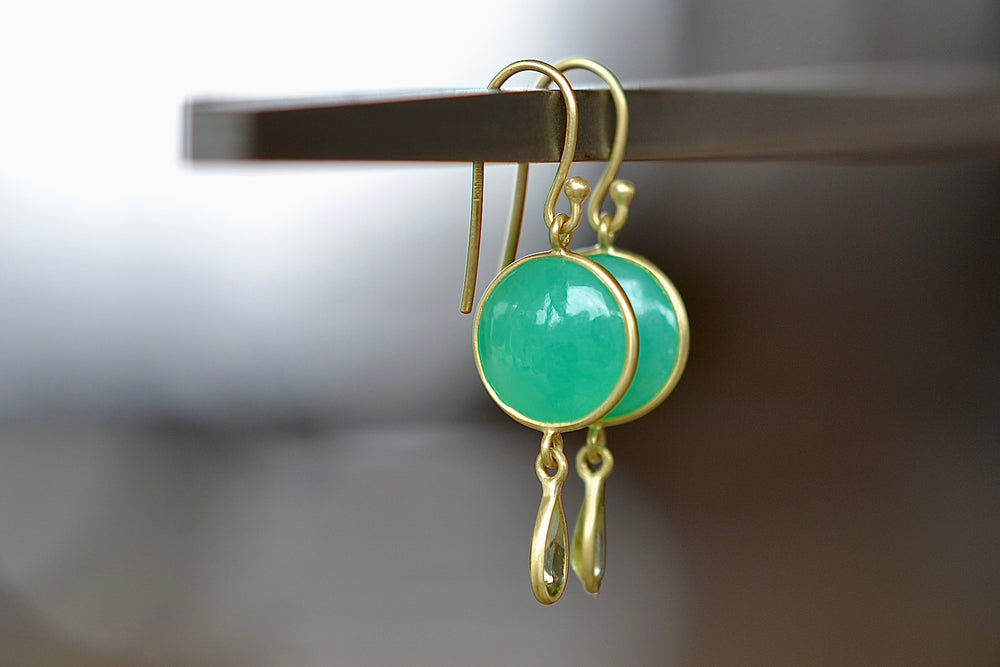 Moon and Drop Earrings by Tej Kothari are a double stone earring comprised of a smooth cabachon in chrysoprse and a teardrop in peridot. Both stones are set in 18k yellow gold with gold ear wire.