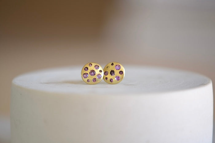 Polly Wales Medium Fancy Celeste Disc Stud Earrings in Spring Green Sapphires are classic, 18k recycled yellow gold disc earrings with purple to lilac ombre sapphires, cast not set, cast in place and made in Los Angeles.