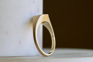 Shaped band on Ceylon Sapphire Signet by Elizabeth Street Jewelry. 