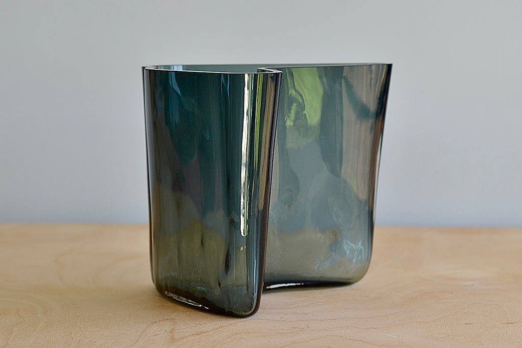 Alternate angle of boomerang vase by Alvar Aalto.