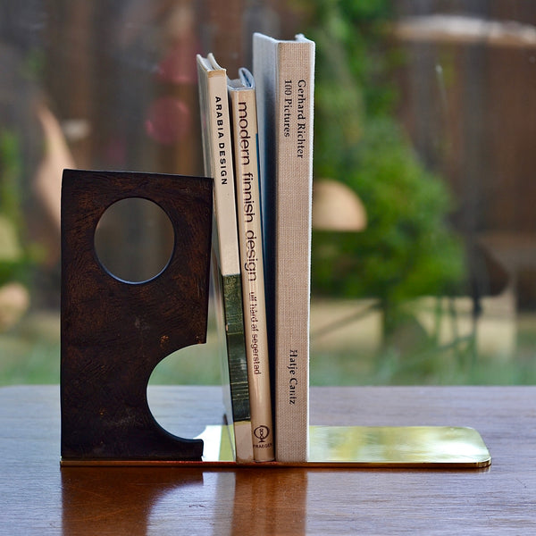 Aubock Bookends 3785 Urban Legend are sculptural bookends in patina with polished brass base. 