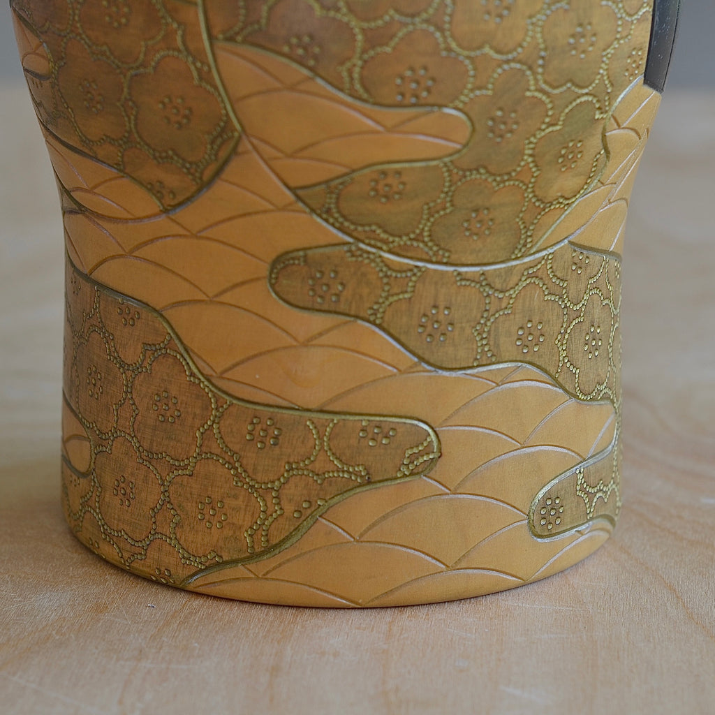 Close up of hand carved and painted kimono pattern on Vintage "Hana Kasumi" is a beautiful Sosaku Kokeshi by master Yoshida Takashi. 