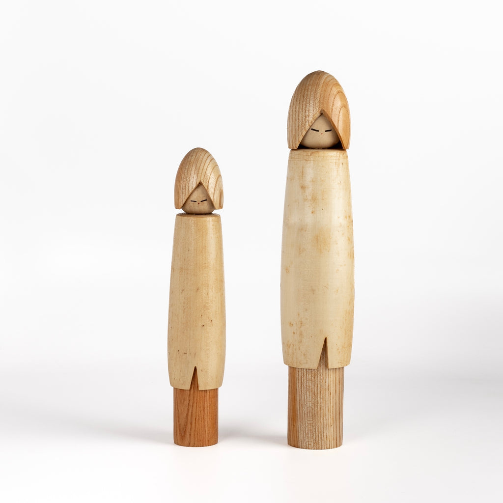 A pair of Sosaku Kokeshi by well known woodworker Shido Shozan (1932-1995), winner of Prime Minister's Prize in 1962. 