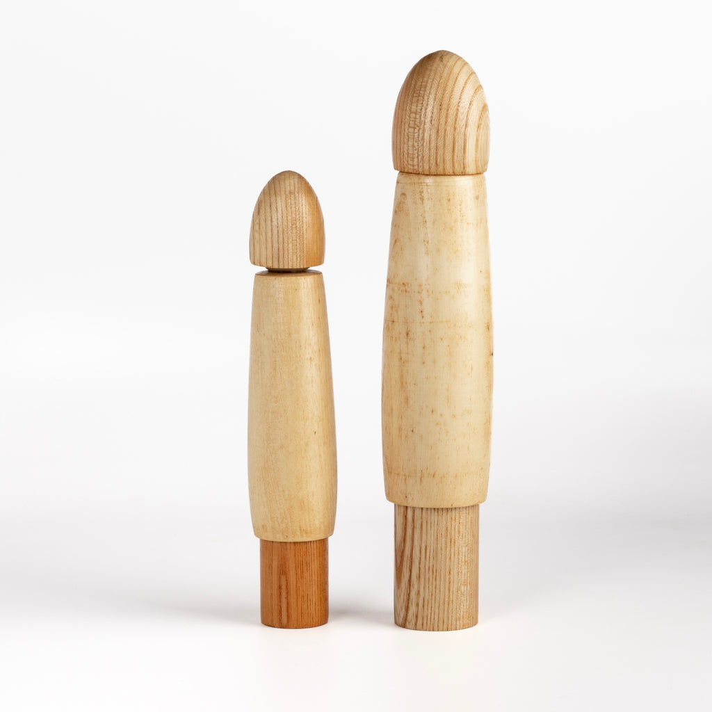 Back of A pair of Sosaku Kokeshi by well known woodworker Shido Shozan (1932-1995), winner of Prime Minister's Prize in 1962. 