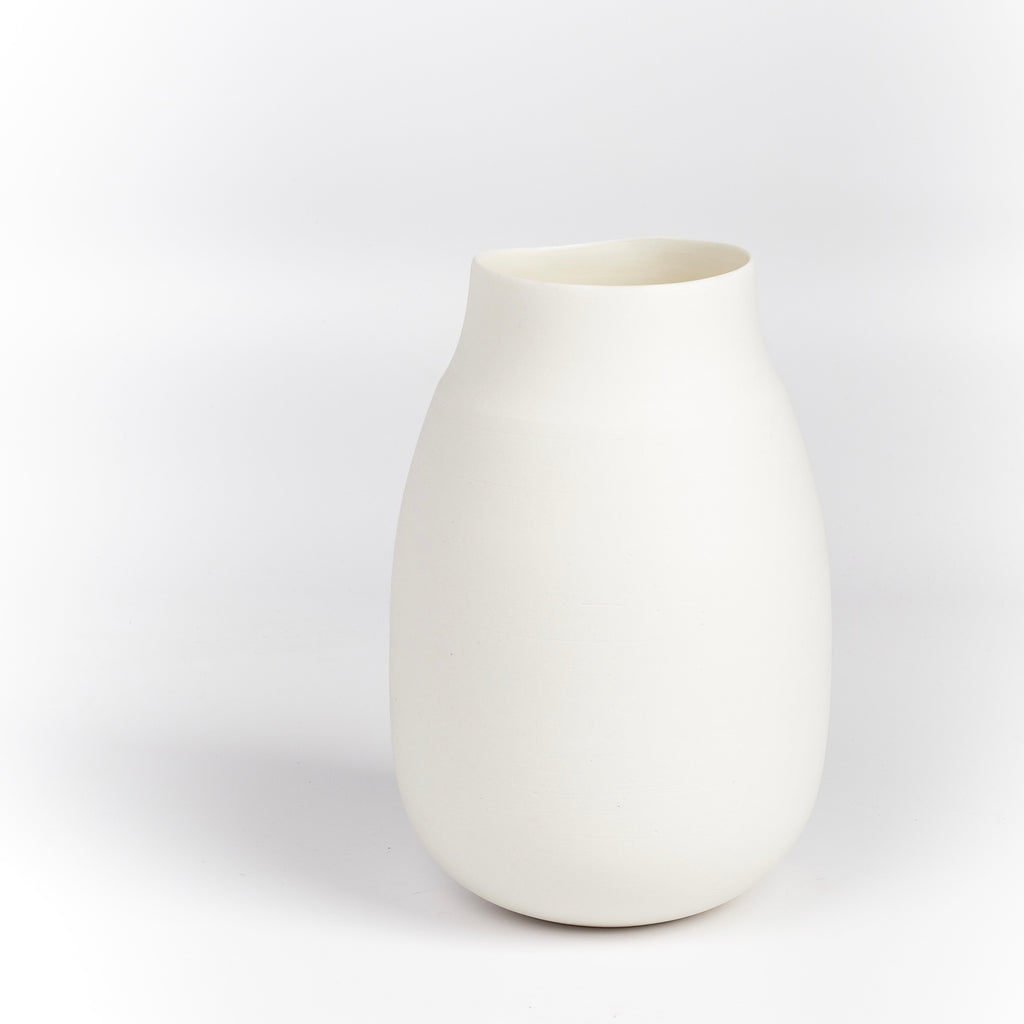 Vase with neck "C" by Lilith Rocket in porcelain.
