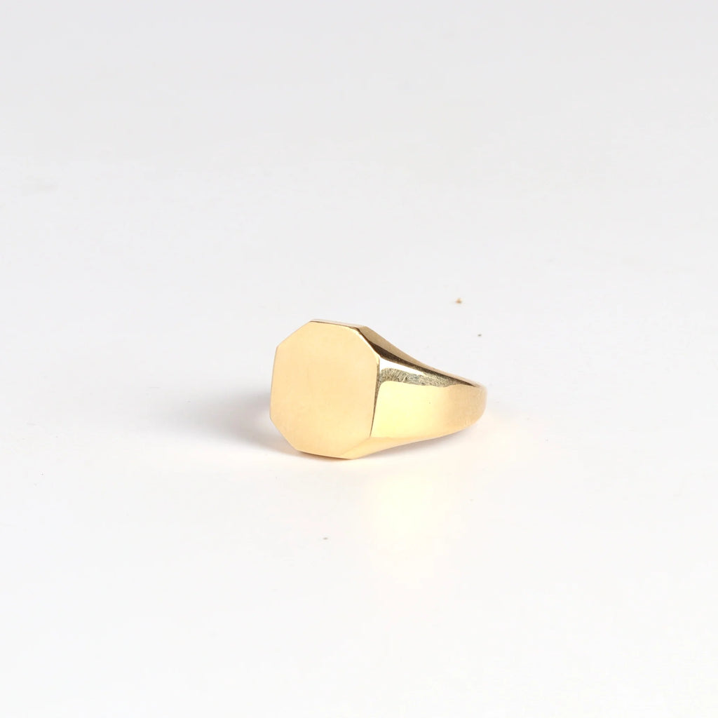 Octagonal Reflection Signet designed by Makiko Wakita is an 18k yellow gold and high polish signet ring with crisp edges and a octagonal face. This signet ring is unisex. A Handmade in Los Angeles.