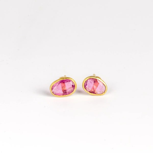 A new and smaller version of Pippa Small Classic Stud studs earrings in pink tourmaline and 18k yellow gold on white background.