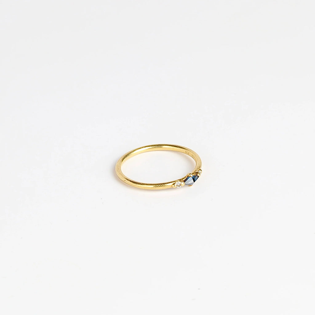 Side view of Anna Kite ring by Polly Wales.