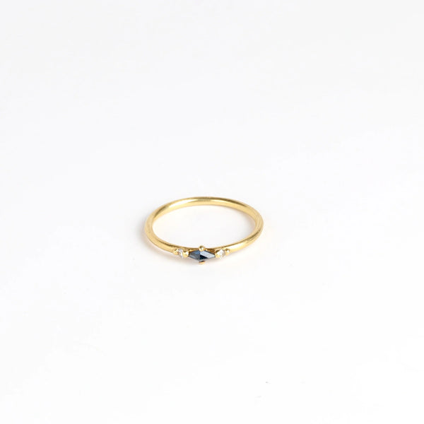 Polly Wales Anna Kite Halo Ring 18k yellow recycled gold blue sapphire white diamonds two 2 size 6