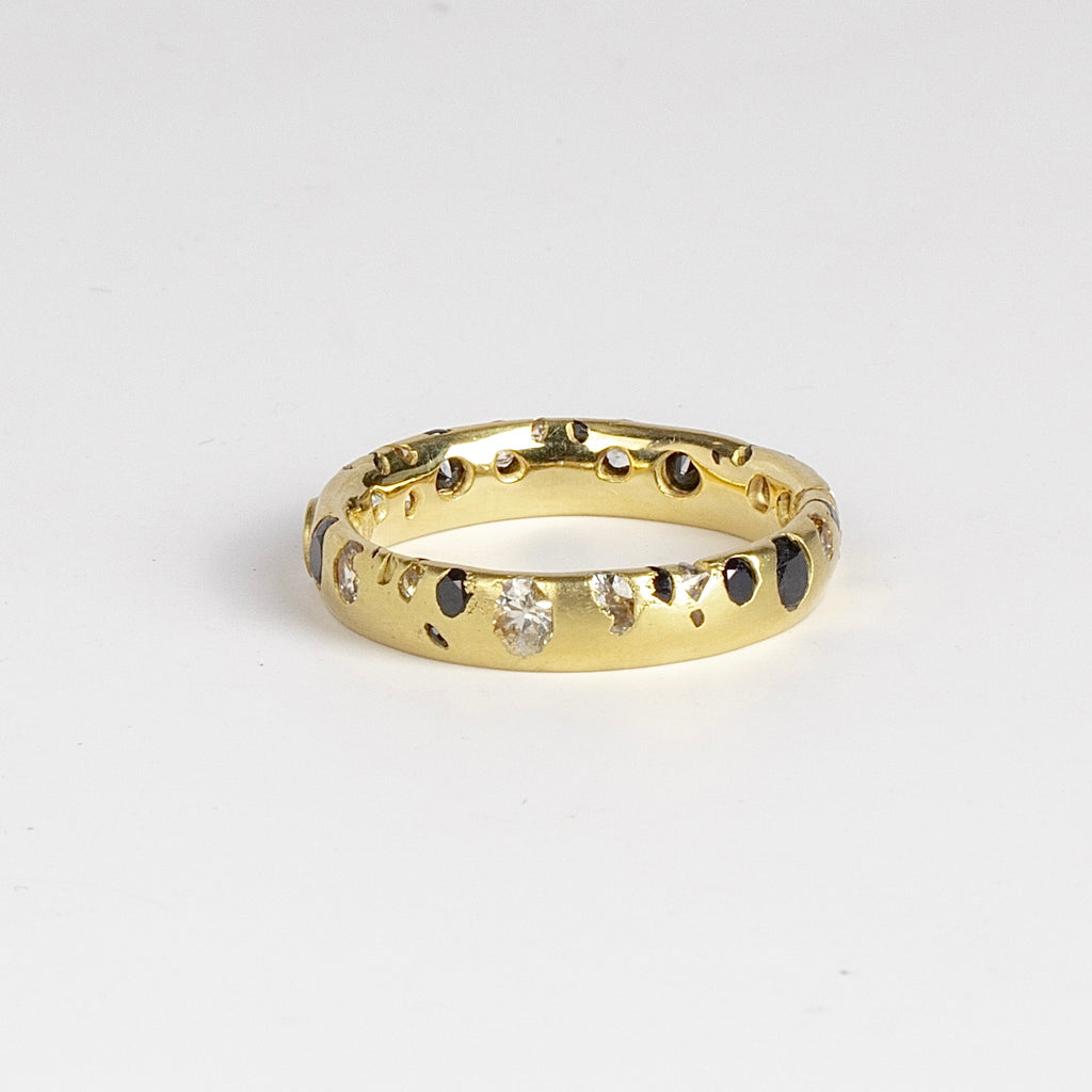 Other side of Polly Wales Confetti Band ring in black and white sapphires.