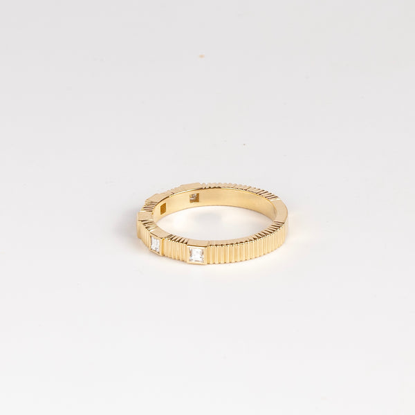 Side view of Pleated Five Stone Band Diamond Carre by Retrouvai.