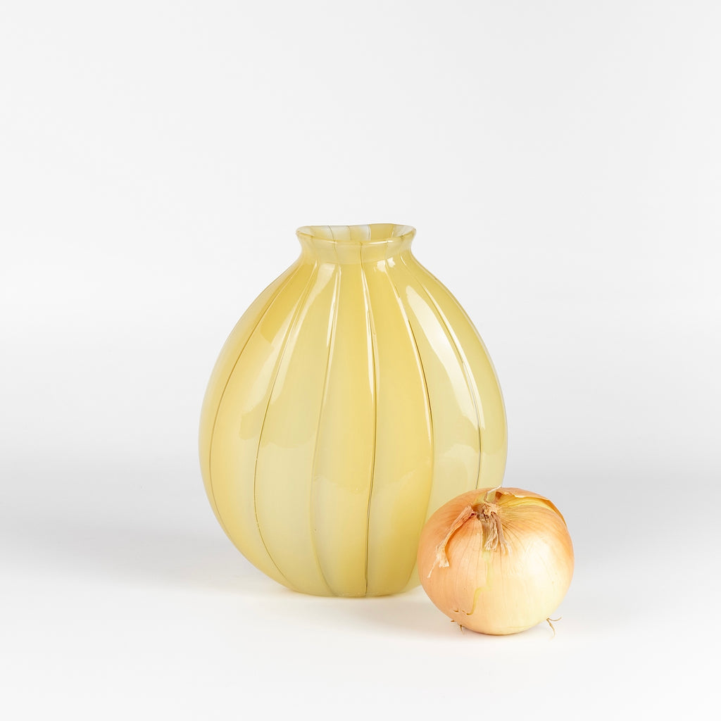Vase and onion.