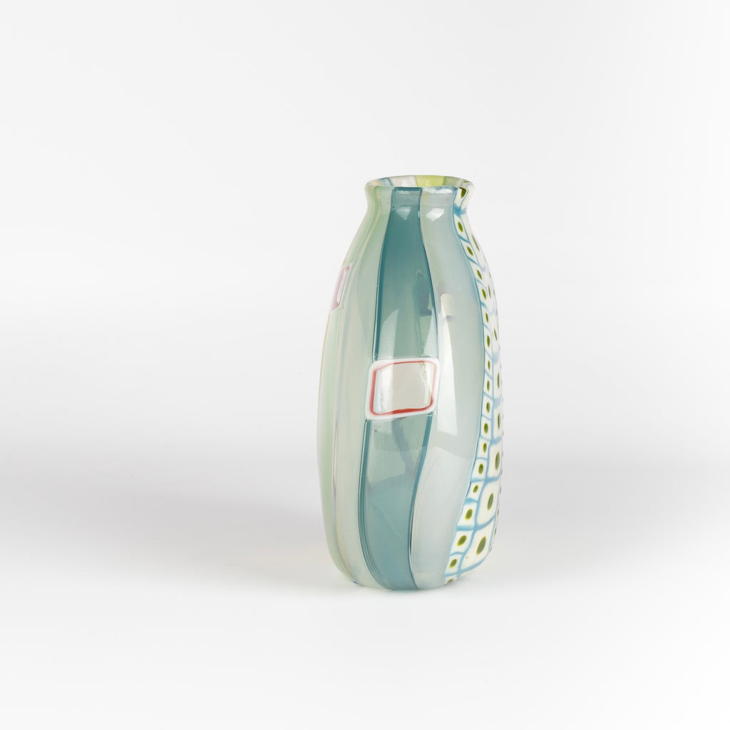 Side view of vase.