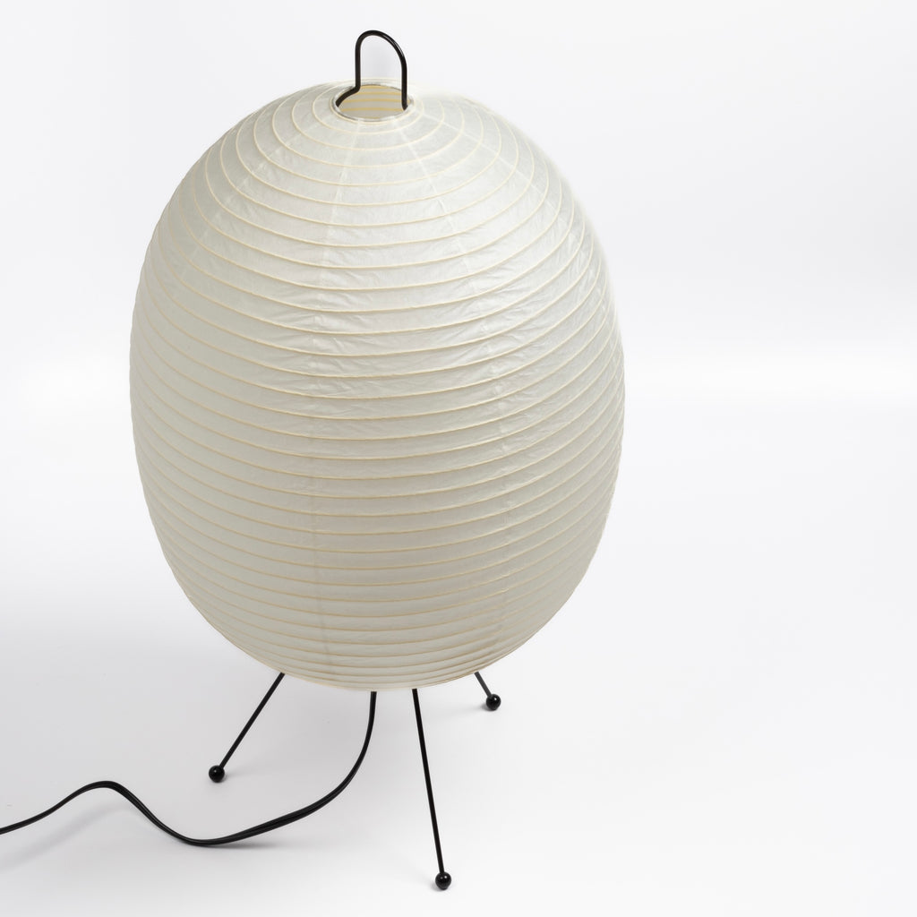 Tawara Lamp 02 is a modern reinterpretation of traditional "Chochin" lantern lamp designed by Shigeru Uchida and handmade by artisans at Asano Shoten in Gifu, Japan.