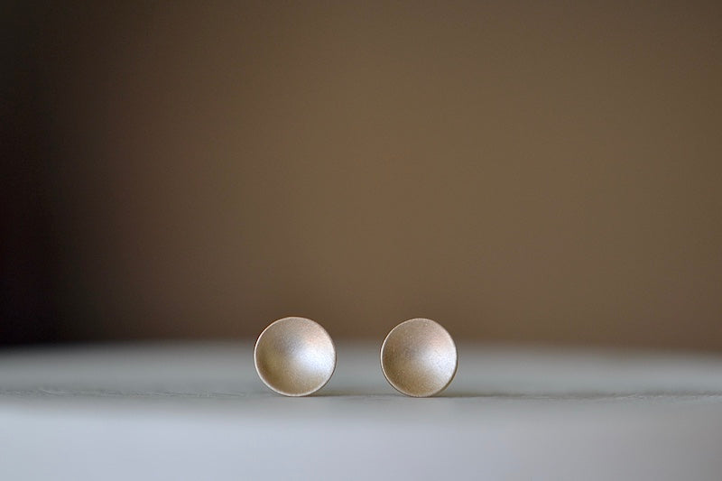 Carla Caruso 14k yellow gold matte satin Polka Dot Stud Studs Earrings in medium.