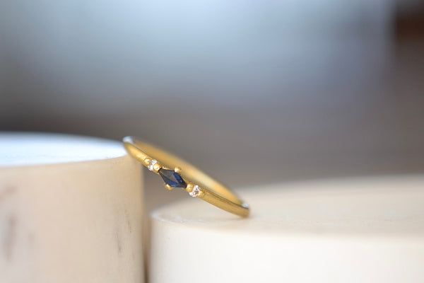 Polly Wales Anna Kite Halo Ring 18k yellow recycled gold blue sapphire white diamonds two 2 size 6