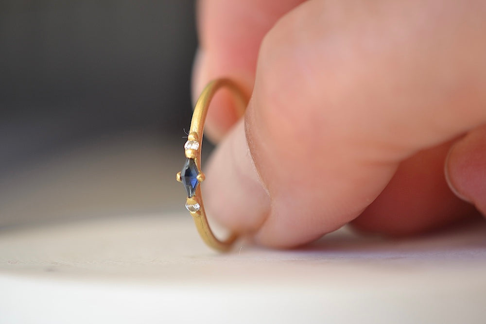 Polly Wales Anna Kite Halo Ring 18k yellow recycled gold blue sapphire white diamonds two 2 size 6