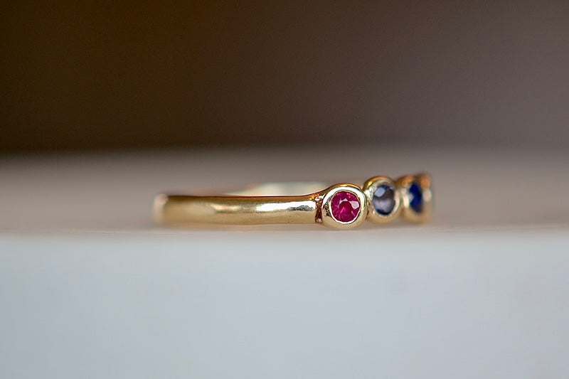 Close up on organic narrow band and Ruby on 14k gold Rise ring by Makiko Wakita.