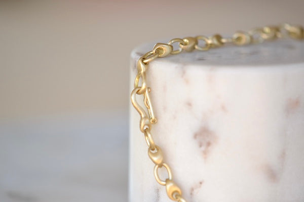 Marian Maurer Pebble Chain Bracelet is a smooth link bracelet in 18k recycled yellow gold with satin finish and in 18k yellow gold with satin finish with hook and eye closure with a safety.