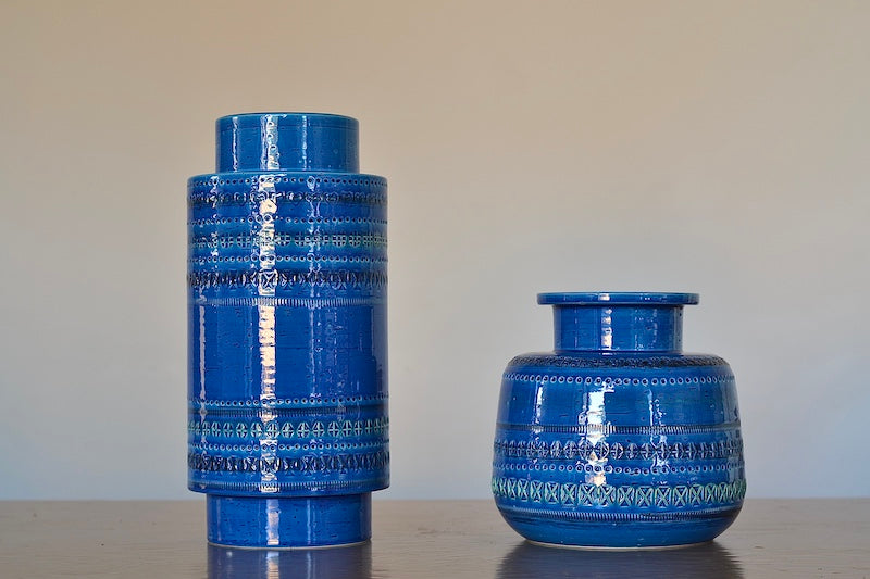 Rimini Blu Rochetto and plinth vase.