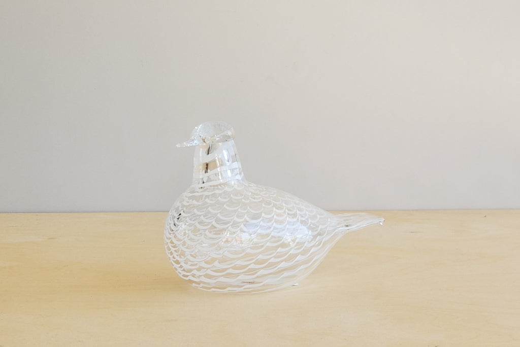 OIva Toikka Mediator Dove in clear glass with white pattern design from Iittala. 