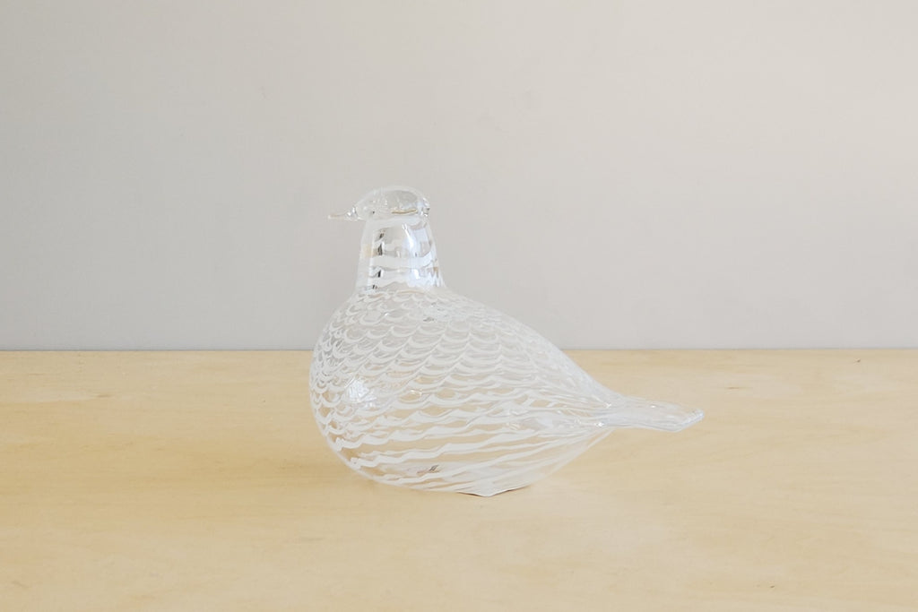 OIva Toikka Mediator Dove in clear glass with white pattern design from Iittala. 